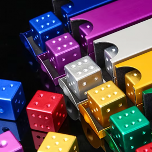 Dados metálicos con estuche (Rojos)